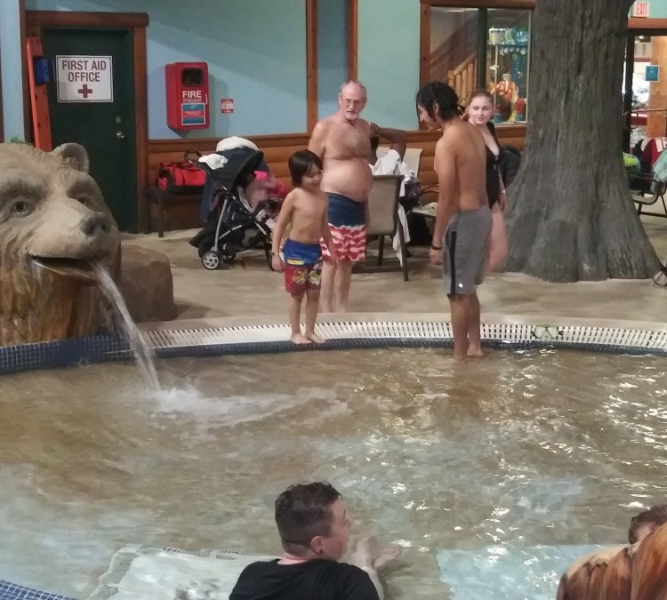 Grand Bear Falls Indoor Waterpark (Utica,&nbspIL)